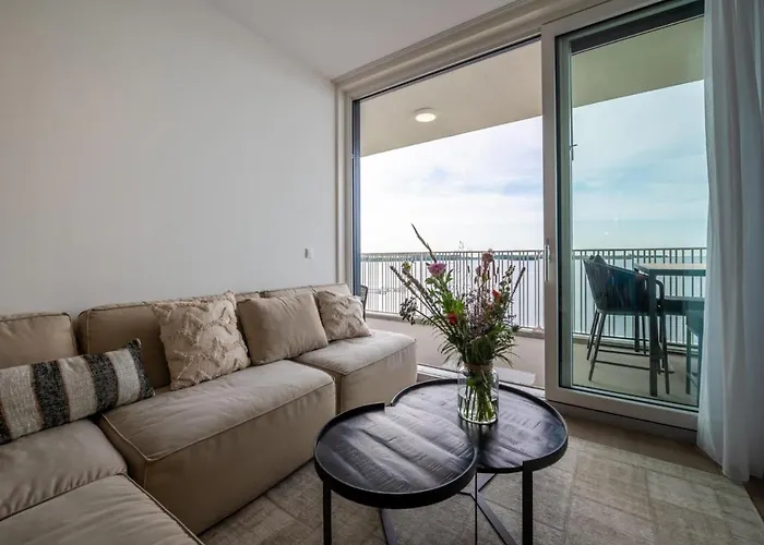 Spacious Waterfront Apartment