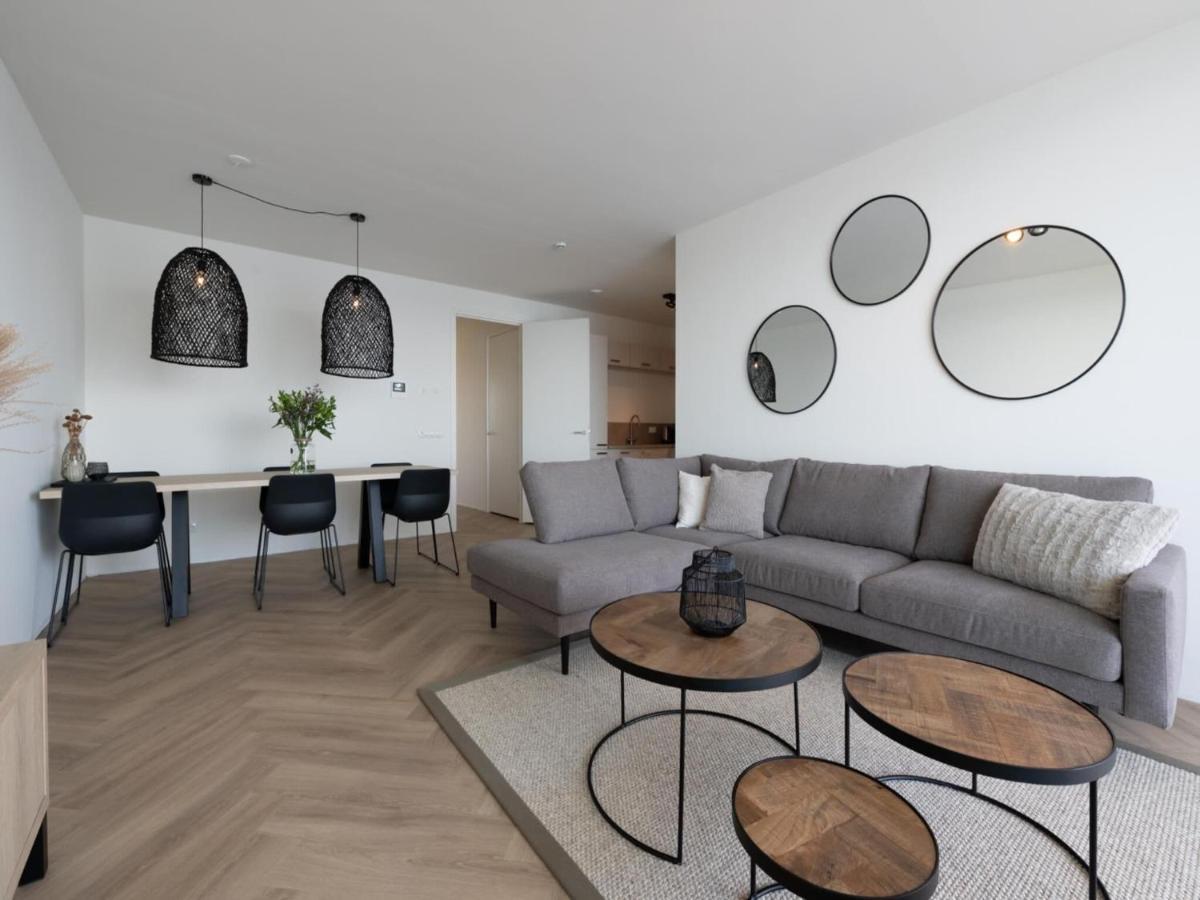 Spacious Waterfront Holiday home