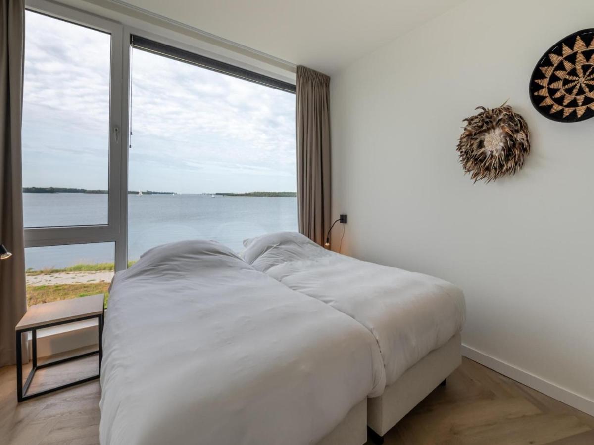 Spacious Waterfront *